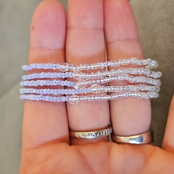 1/$5 or 3/$10 NWOT Stretchy Light Purple Faceted Bead Layering Bracelet Set - Picture 4 of 4